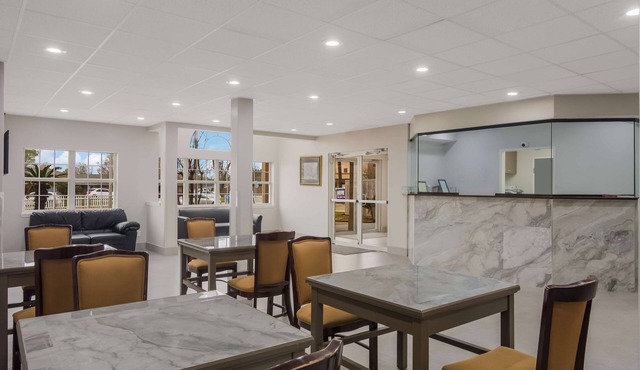 Americas Best Value Inn & Suites Lake Charles at I-210 Exit 5