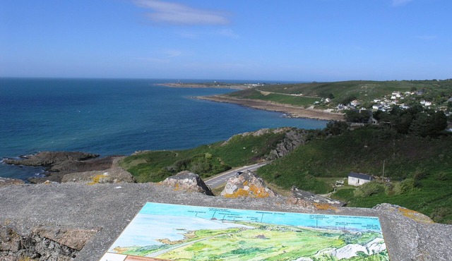 An exceptional panoramic view of the sea and the Cotentin coast.