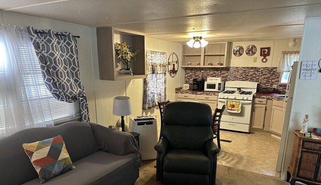 Apple Pie Getaway, Unit A