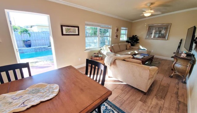 Bahamian Cottage - Heated Pool Walk to the Beach