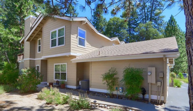 Bass Lake Retreat w/Pool/Spa Near Yosemite & Lake