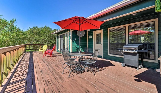 Bay Access & Dock: Riverfront Tivoli Escape