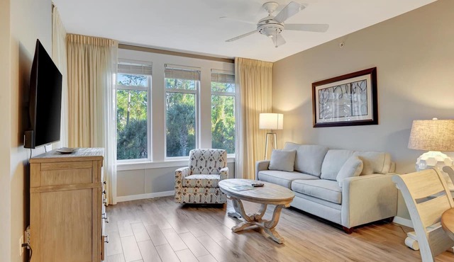 Bayfront Serenity: 2 Bedroom, 2 Bath, Sunset Views, Private Balcony at Sandestin Golf and Beach Resort!