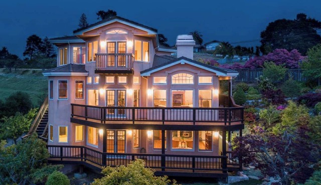 Bayview Retreat on the Hill - Family-friendly, peaceful, with swimspa & grill!