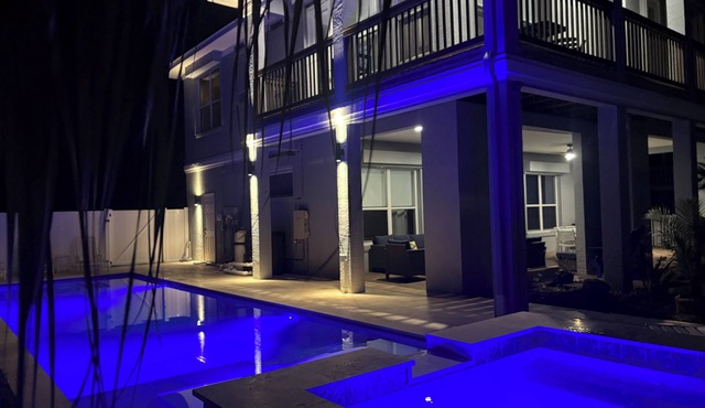 Beach /Pool/Hot tub/Game Room/Firepit/Sleeps 10
