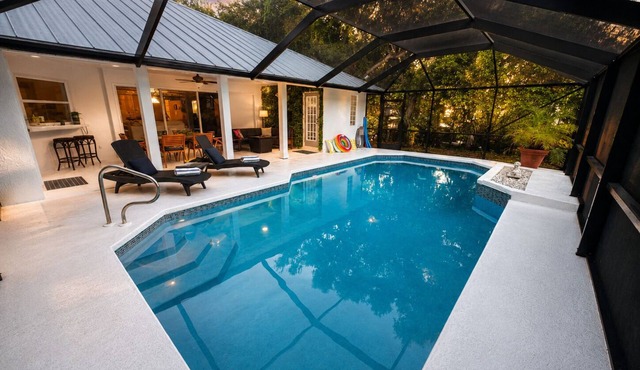 Beachcomber Bungalow: Slow Down, East of A1A, Heated Pool, Hot Tub & Beach Gear
