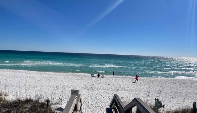Beachfront access & Pool! Snowbirds welcome!