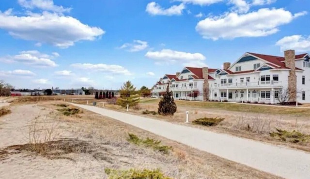 Beachfront Villa - Sleeps 8. Right on the beach!