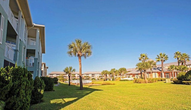 Beachside Condo - Family Friendly & just a short block away from the ocean.