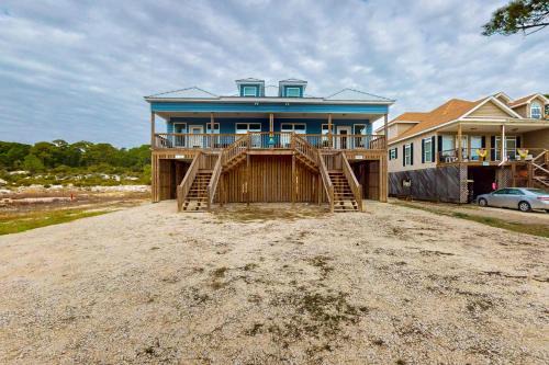 Beachview duplex with double lofts balcony W&D Wifi