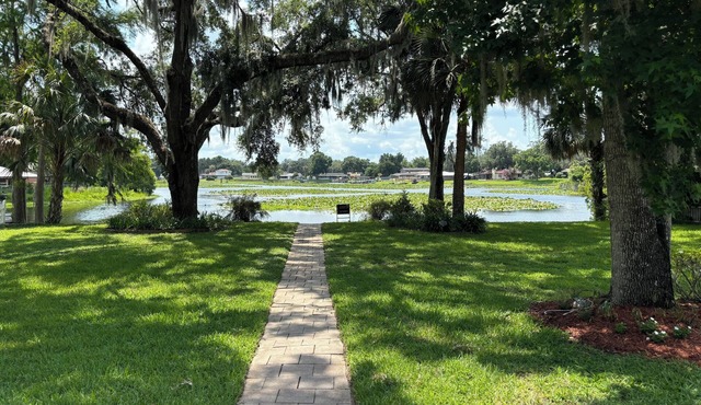 Beautiful 4/2, 3000sf home on magnificent 430 A freshwater lake, family friendly