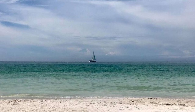 Beautiful Beach Rental-Pass-a-Grille island -Remodeled & Includes Bikes