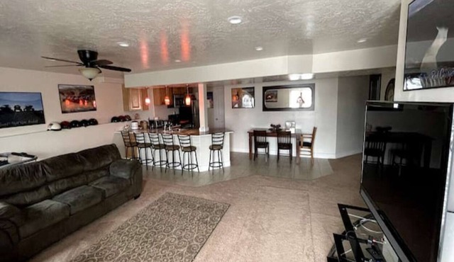 Beautiful Daylight Basement near Dinosaur National Monument & Flaming Gorge