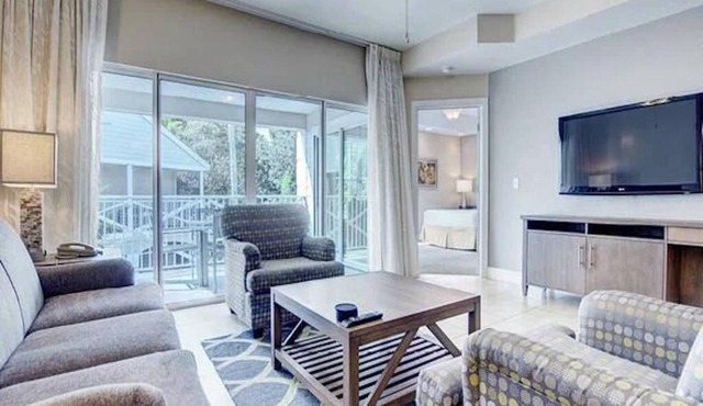 Beautiful fully furnished 2-bedroom condo that sleeps 8 at Orlando area resort