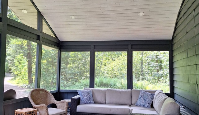 Beautiful lakefront cottage retreat