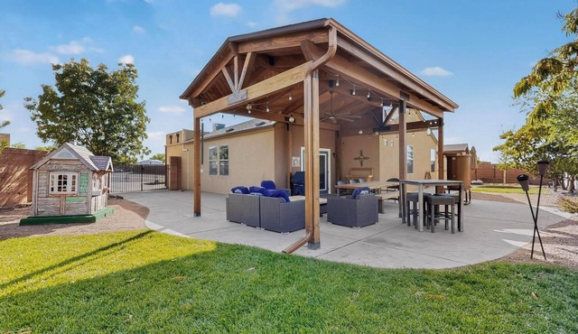 Beautiful North Valley home, garage, yard, BBQ