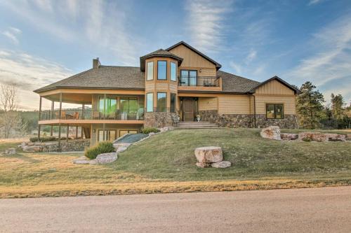 'Bella Greens' Spacious Sturgis Rally Home w/Deck