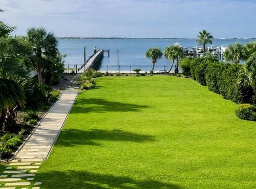 Bella Villa Waterfront Suite