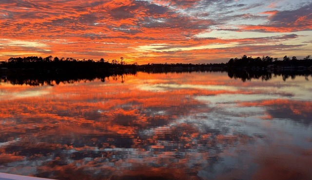 Best SUNSETS on the Lake! Come and enjoy our Happy Place!