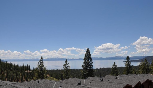 Bitterbrush - 400 Fairview Boulevard - very close to Diamond Peak and beaches - WSTR21-0086 - Tax ID W4900 - Max 7 people, 2 cars parking in carports