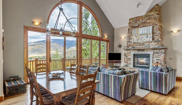 Black Hawk Vista - Sleeps 10