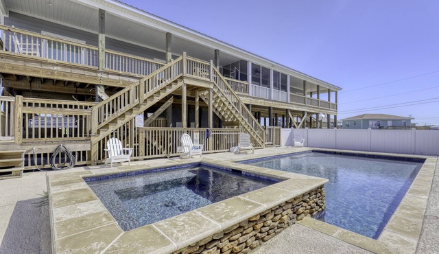 Blessed at the Beach - Gulf View, Heated Pool and Jacuzzi.