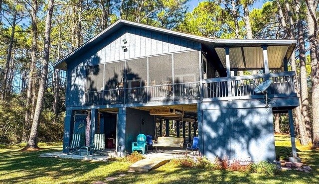 Blue Crab Shack 2BR/2BA w/Loft Area and dock!