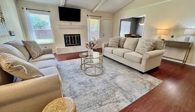 Blue Jay's Magnolia - 3BR 2BA - Family Friendly