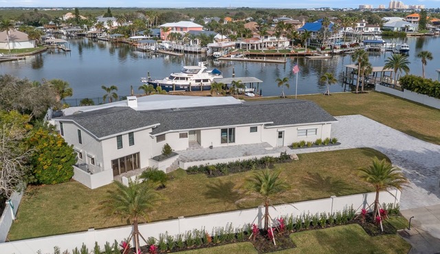 Boaters Dream House with HUGE dock!