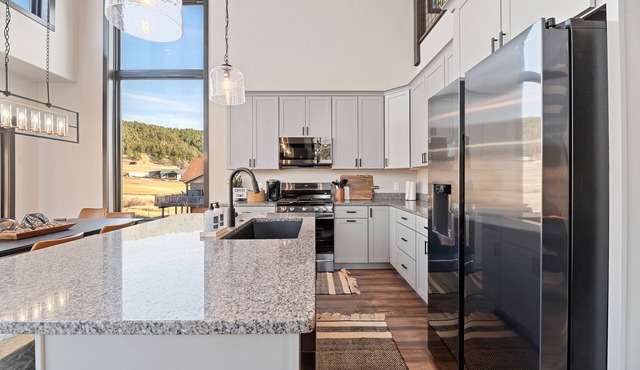 Boulder Canyon Golf Course - 4 bedroom 3 bathroom Getaway