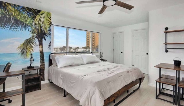 Breathtaking King Suite Steps to Daytona Beach