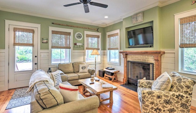 Breezy Home w/Grills, Pool & Beach Access!