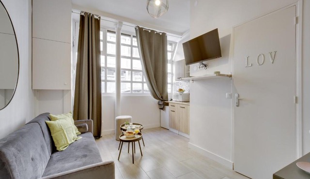 Bright Charming Modern Studio by Dreamy Canal St Martin 10eme Metro Goncourt in Paris