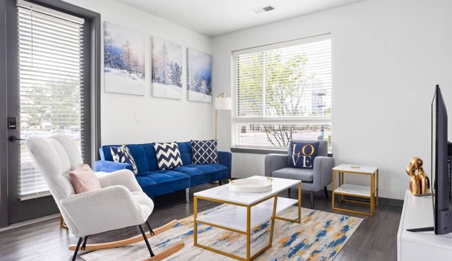 Bright & Cozy 2BR Retreat w/Parking – Broad Ripple