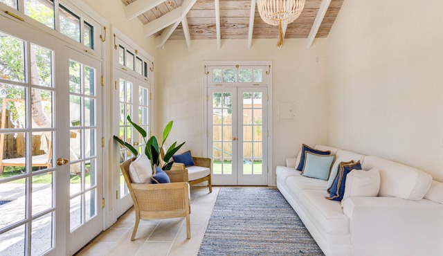 Bright & Modern West Palm Beach Cottage w/Loft