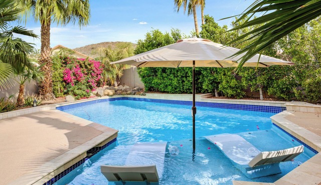 Bright Phoenix Oasis w/Private Pool & Mtn Views