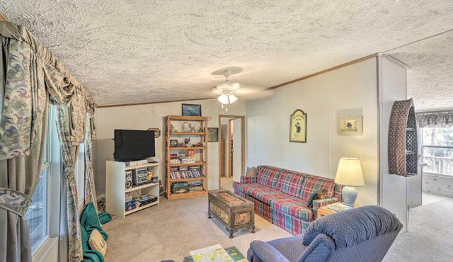 Bright Steinhatchee Home: Proximity to Ocean! in Steinhatchee