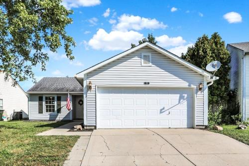 Brownsburg B&B - 3 King Bed 2Full Bath Home!