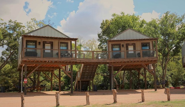 Cabaña Son's Rio Cibolo Waterfront Cabin, San Antonio, Texas