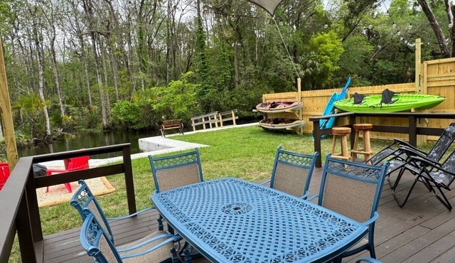 Camp Manatee-waterfront/pet-friendly/kayaks/boatslip/fir pit/fishing poles
