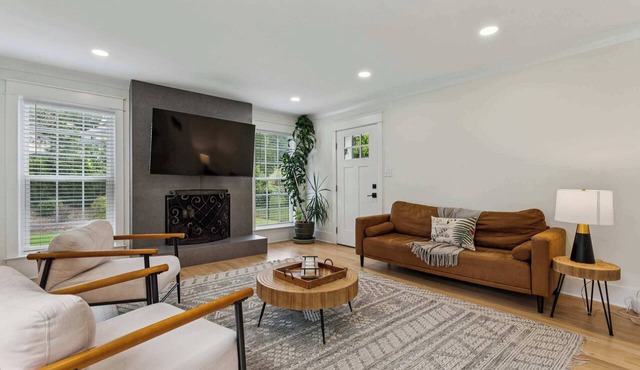 Cape Cod Pet-friendly Home in Matthews