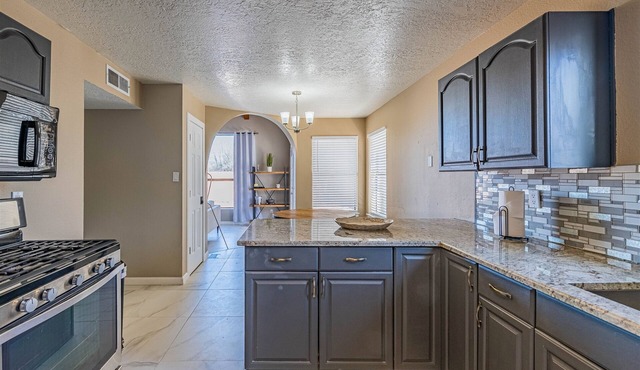 Casa Blanca- 3 bed 2 bath | 3 Bed, 2 Bath