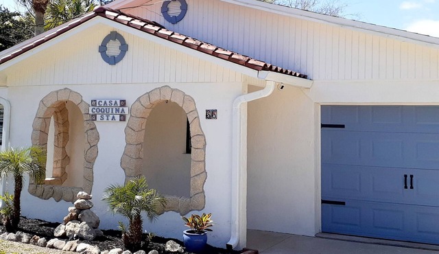Casa Coquina ~ Walk to Downtown ~ CLEAN, QUIET, SPACIOUS, HUGE PRIVATE YARD