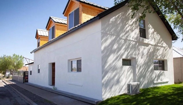 Casa Verde Charming Adobe 3-bedroom 2-bath house with yard in Marfa