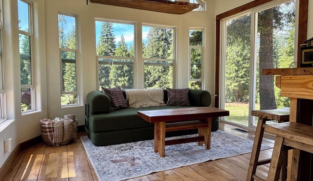 CedarGlow Bungalow - A Tiny House in the woods
