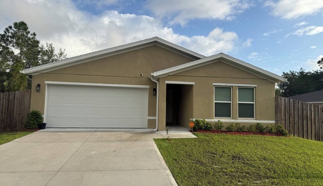 Centrally located Relax Zone 3-bedroom house in Palm Bay