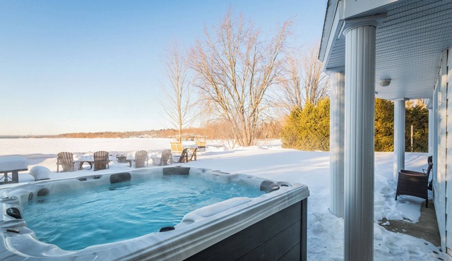 Chalet Blanc/Bord de L'eau/spa/Foyers