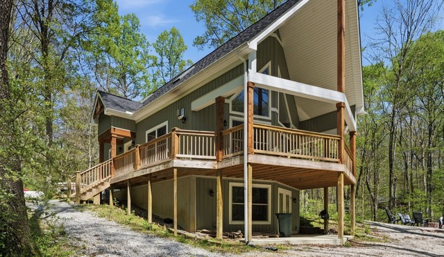 Chalet Getaway | Hocking Hills, Hot Tub, Lake
