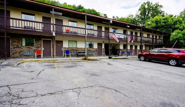 Chapmanville WV|2 Full Bed