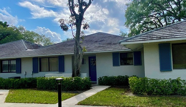 “Charming 2-bedroom villa surrounded by stunning golf courses in PGA National.